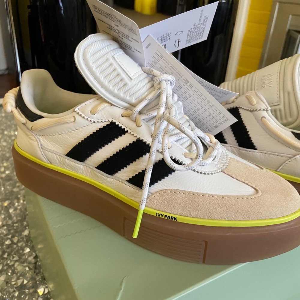 Ivy Park super sleek 72